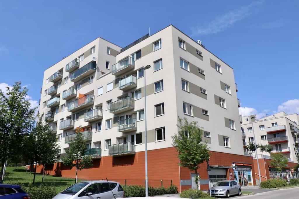 Apartment Hurka - 15 min do centra, garaz Praag Buitenkant foto