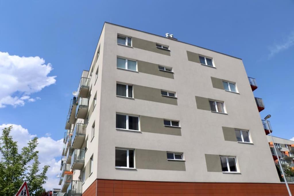 Apartment Hurka - 15 min do centra, garaz Praag Buitenkant foto