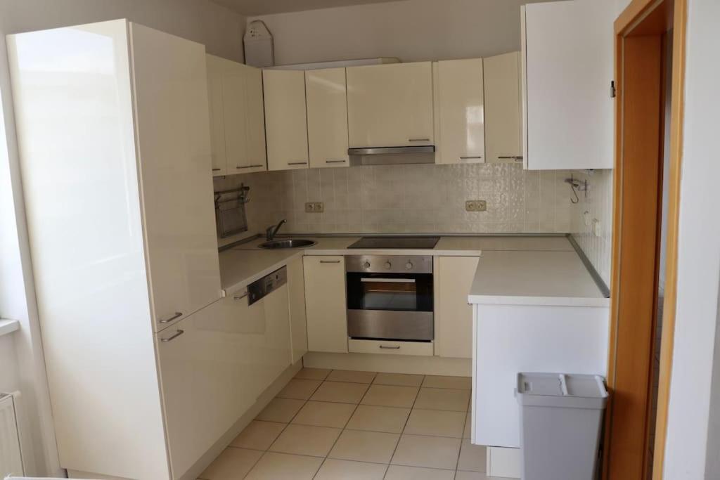 Apartment Hurka - 15 min do centra, garaz Praag Buitenkant foto