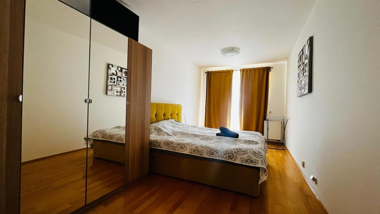 Apartment Hurka - 15 min do centra, garaz Praag Buitenkant foto